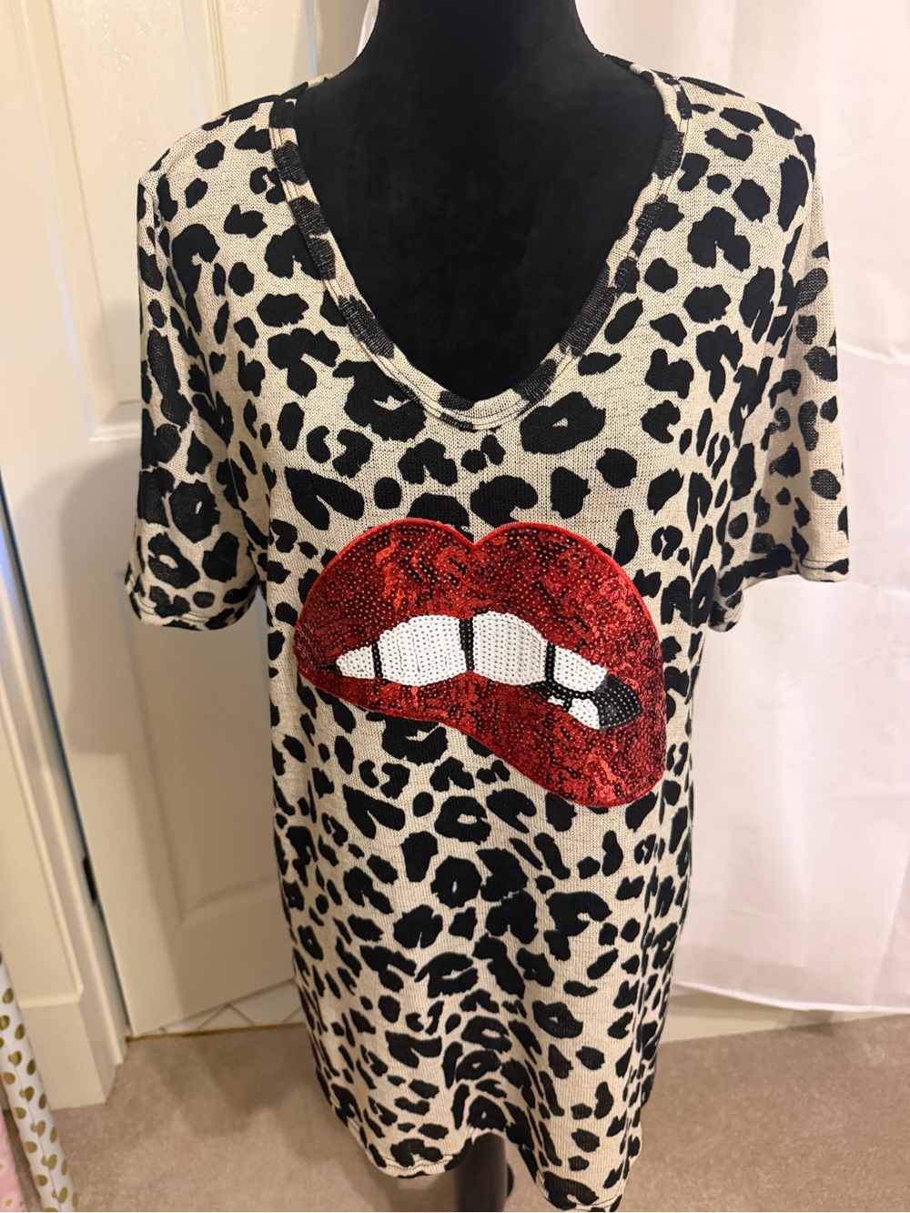 BiBi Leopard-Print V-Neck Tunic with Sequin Red Lip